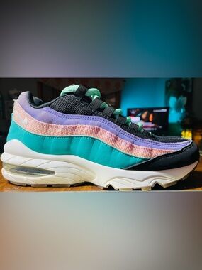 Nike Air Max 95
“Have a Nike Day”
7W-5.5Y